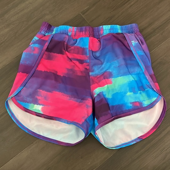 All in Motion Set of 3 Tshirts and 1 pair of shorts - Picture 8 of 10